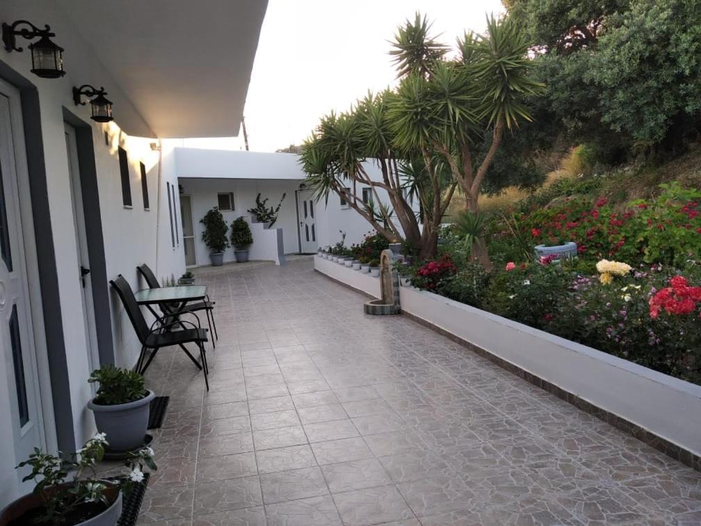Golden Sun Apartments Rodhákinon Bagian luar foto