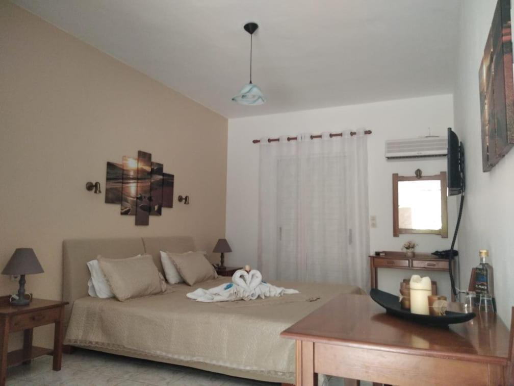 Golden Sun Apartments Rodhákinon Bagian luar foto