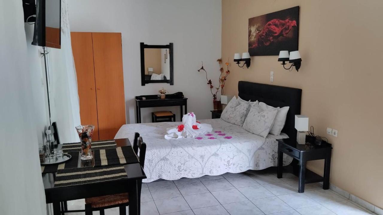Golden Sun Apartments Rodhákinon Bagian luar foto