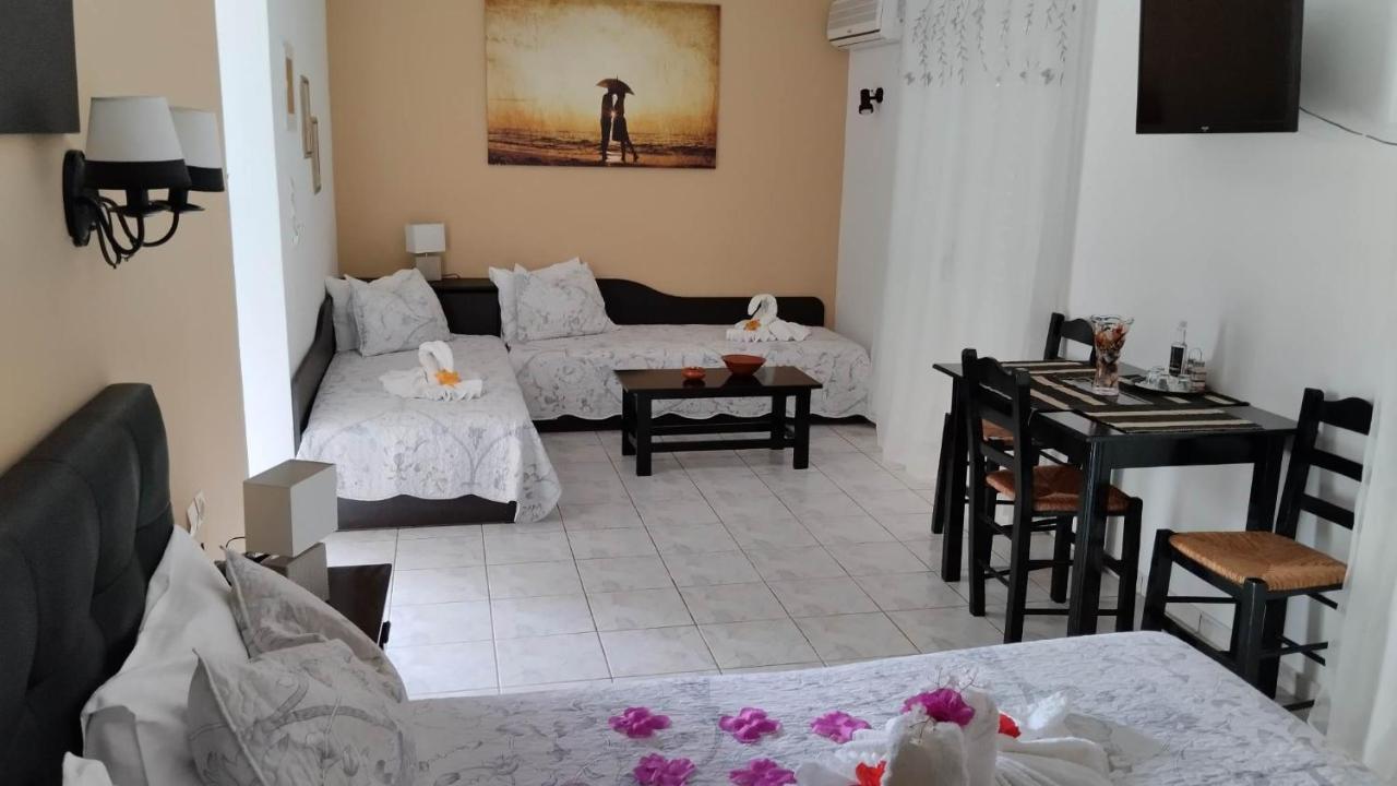 Golden Sun Apartments Rodhákinon Bagian luar foto