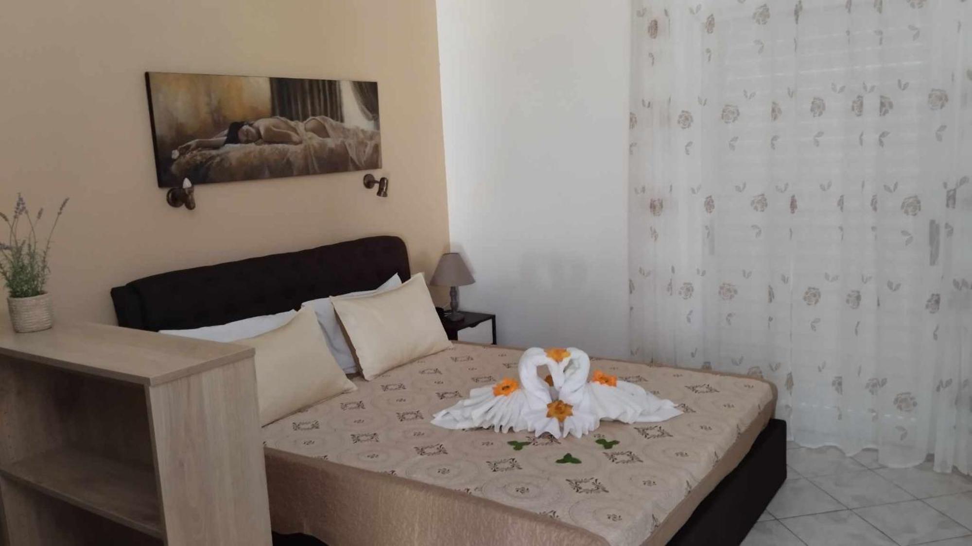 Golden Sun Apartments Rodhákinon Bagian luar foto
